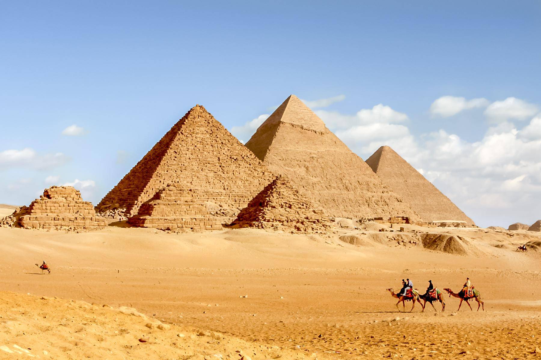 Tour to Pyramids & The Egyptian Museum